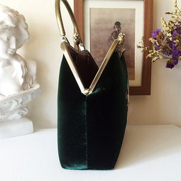 復古情懷，指尖綻放 原創手工絲絨繡花包的藝術之旅